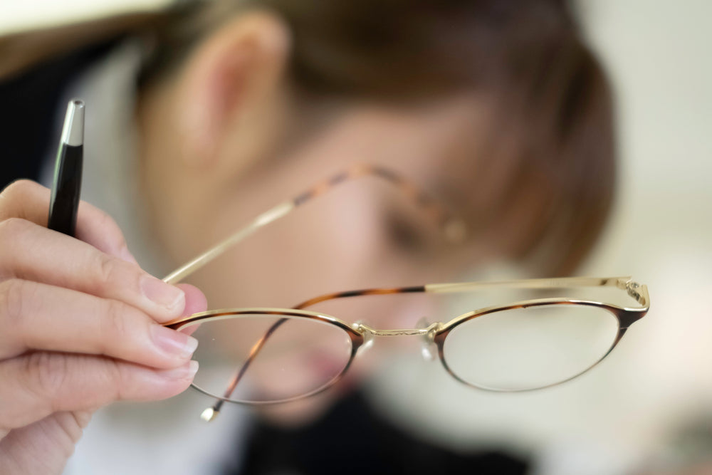 a female dr , Zenutri health expert reading the final dispatch document for zenutri vitamins